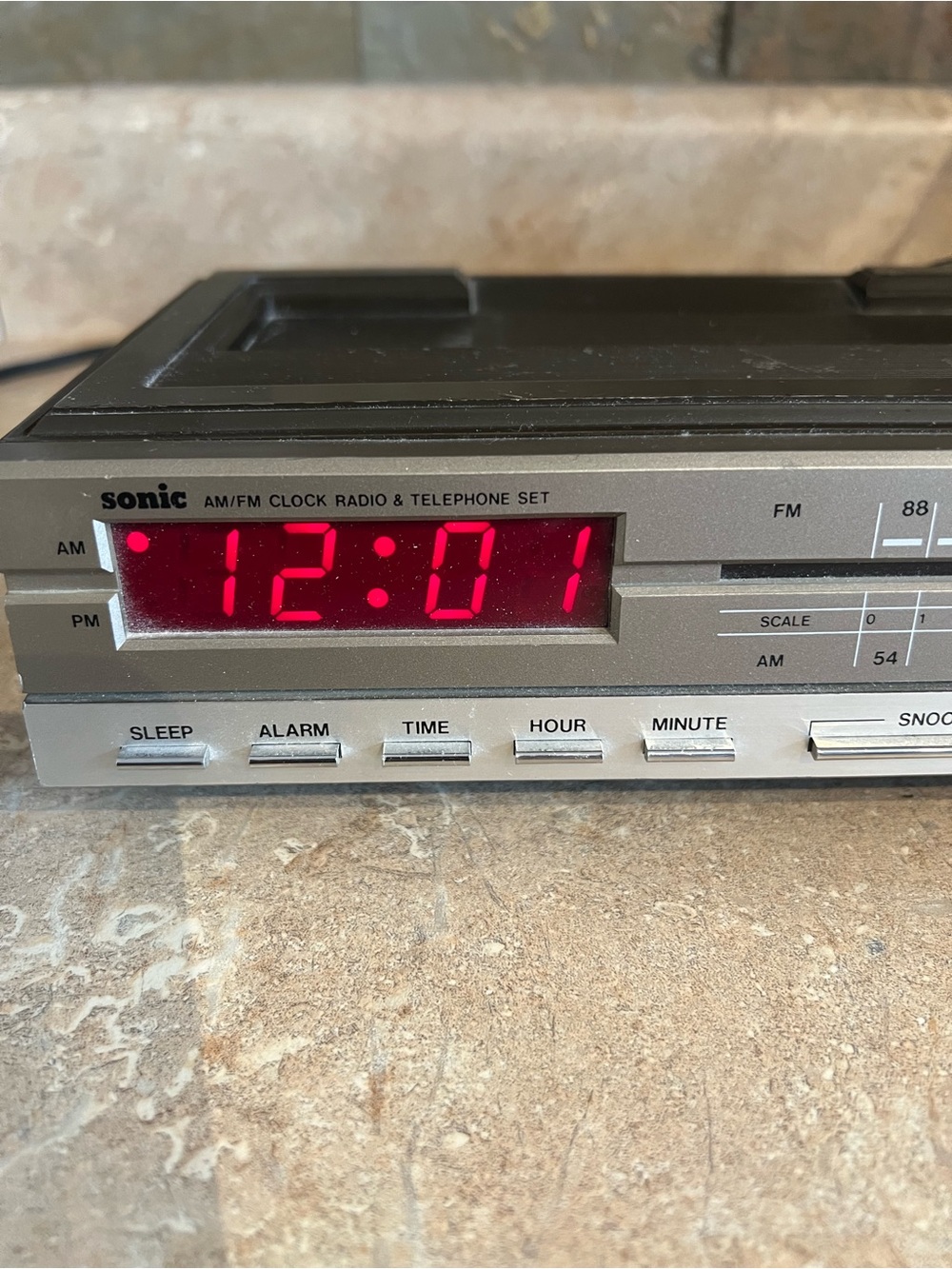 Vintage Retro SONIC AM FM Clock Radio Telephone Model CRP999 Works Well